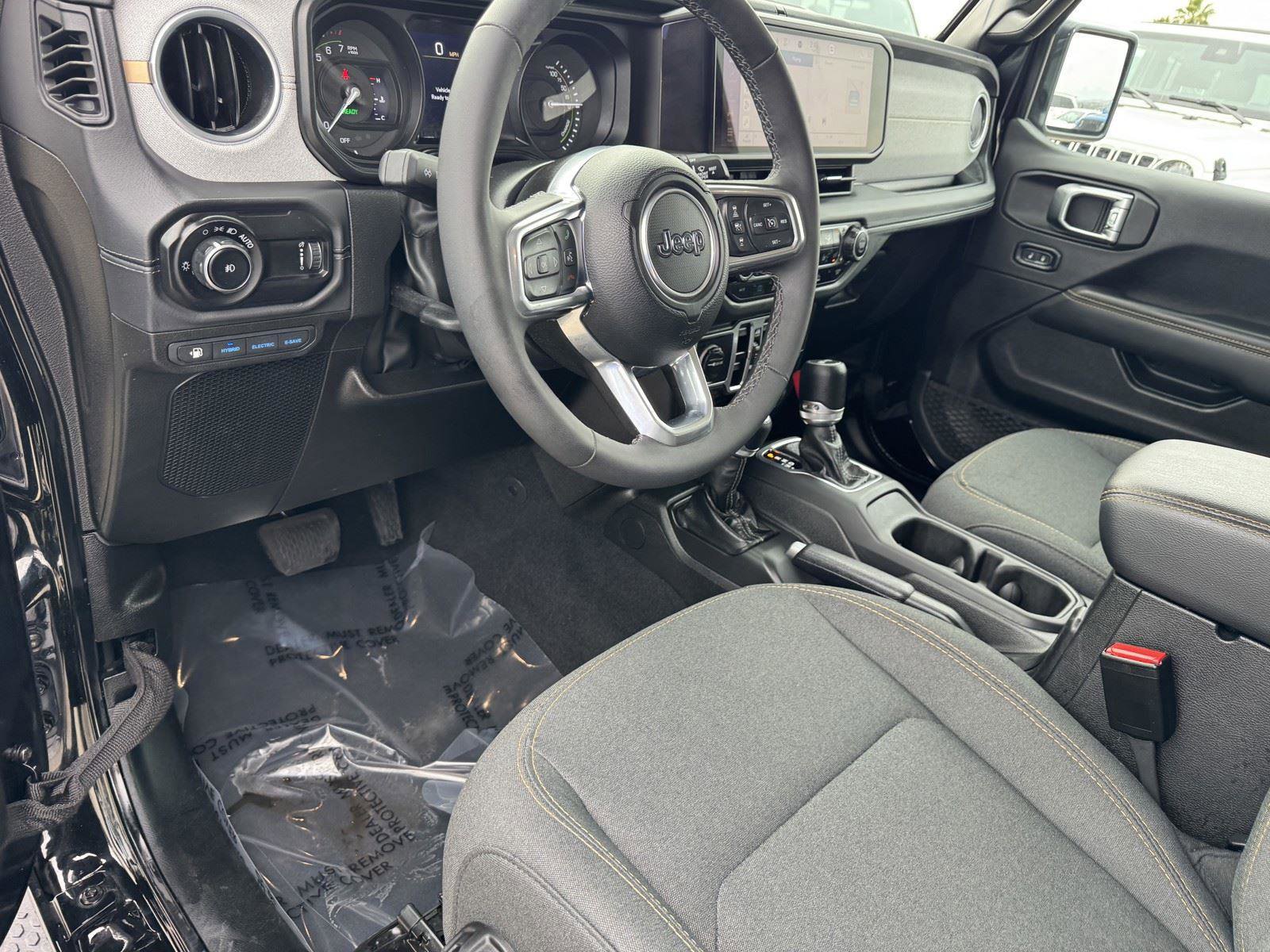 Certified 2025 Jeep Wrangler Sahara AWD/4WD image 14
