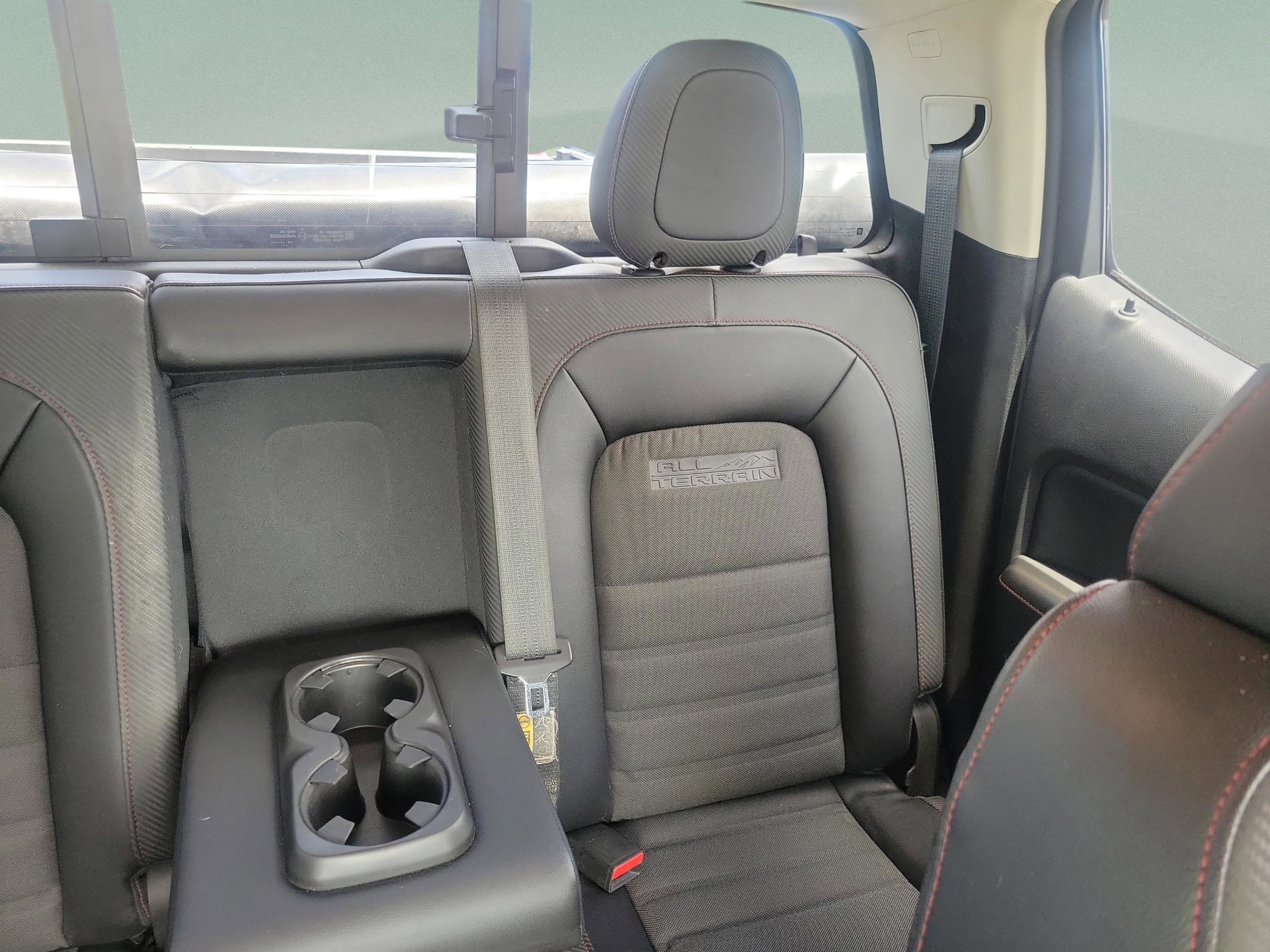 Used 2016 GMC Canyon SLE w/ All Terrain Package RWD image 10