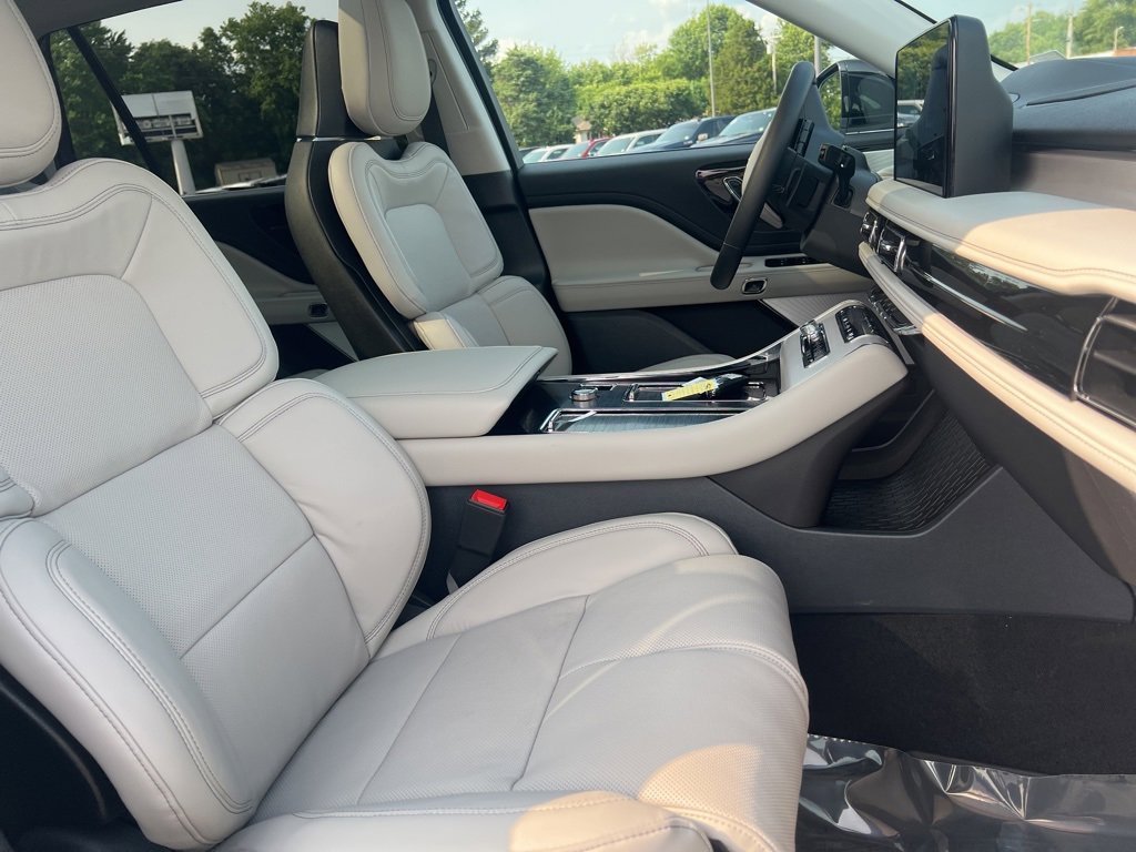 New 2025 Lincoln Aviator Reserve w/ Equipment Group 201A image 16