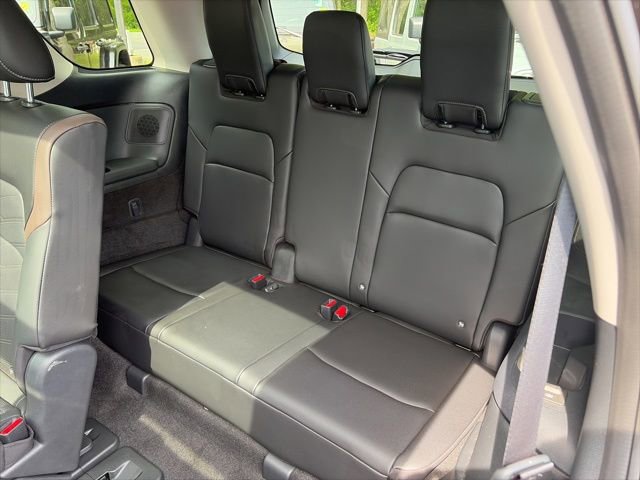Used 2024 Nissan Pathfinder Platinum w/ Cargo Package AWD/4WD image 16