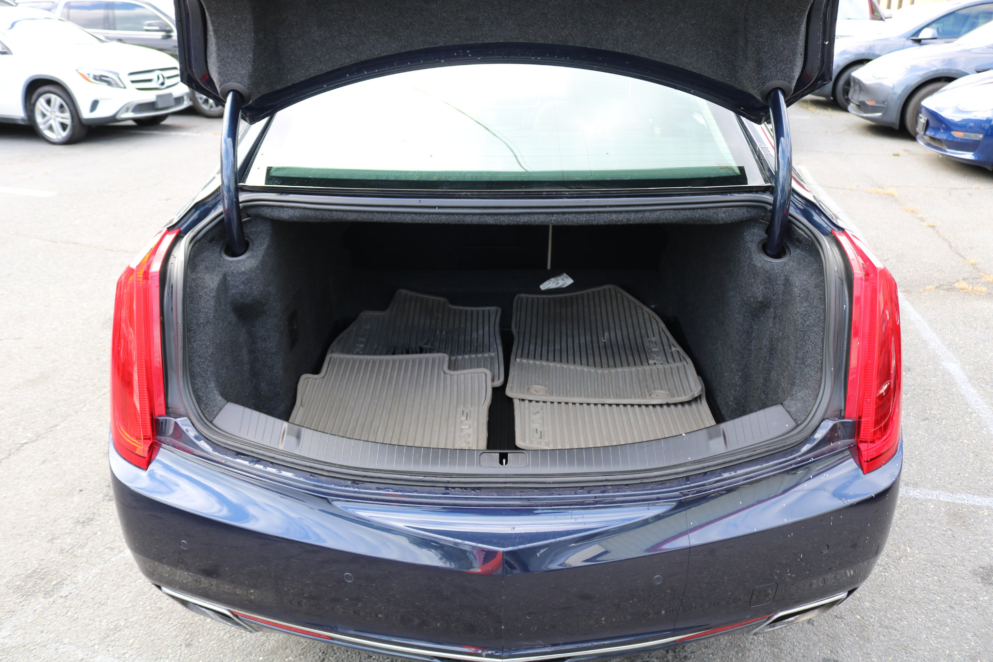 Used 2016 Cadillac XTS Luxury w/ Driver Awareness Package image 29