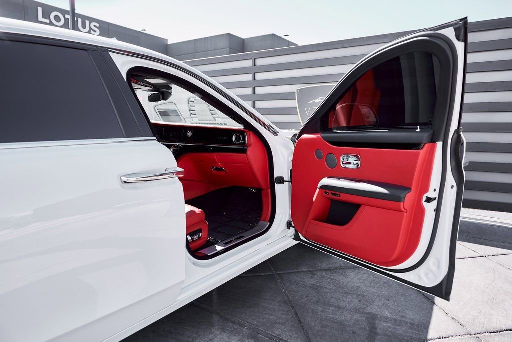 Used 2022 Rolls-Royce Ghost w/ Ghost Package image 24