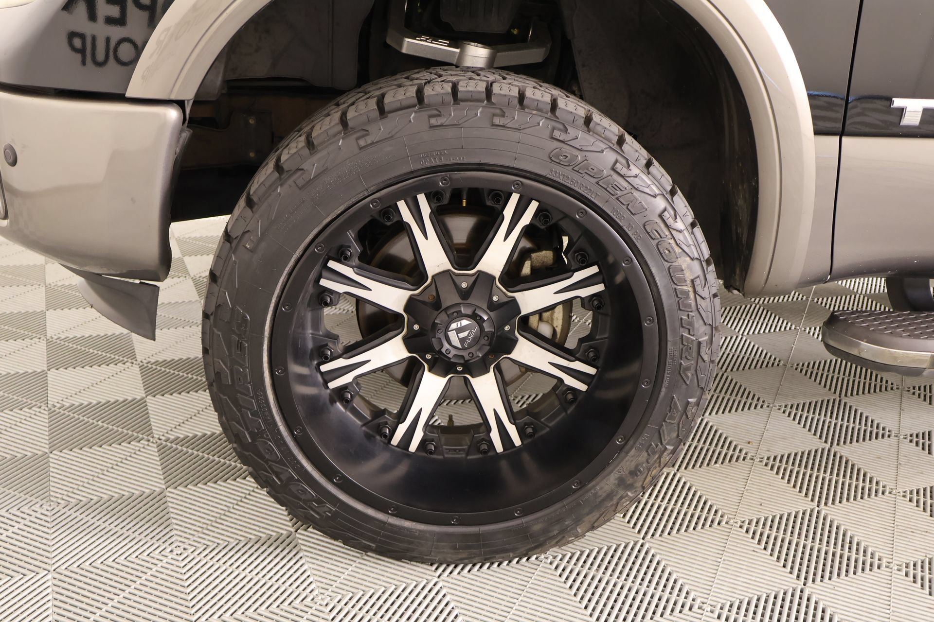 Used 2017 Nissan Titan Platinum Reserve AWD/4WD image 19