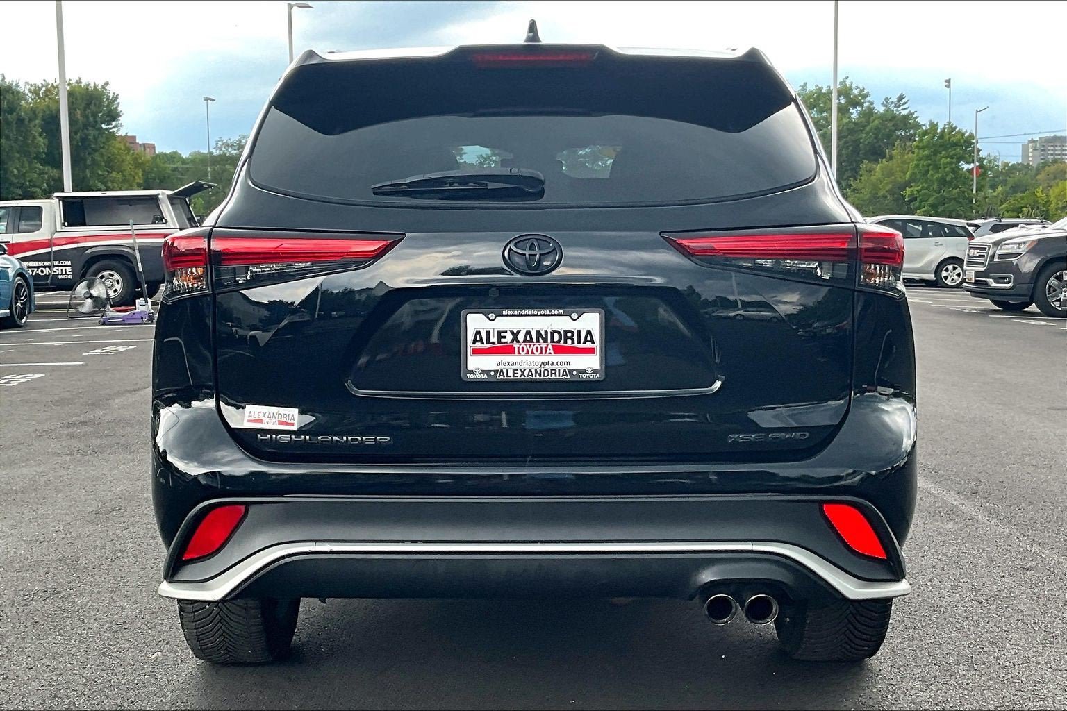 Used 2022 Toyota Highlander XSE AWD/4WD image 4