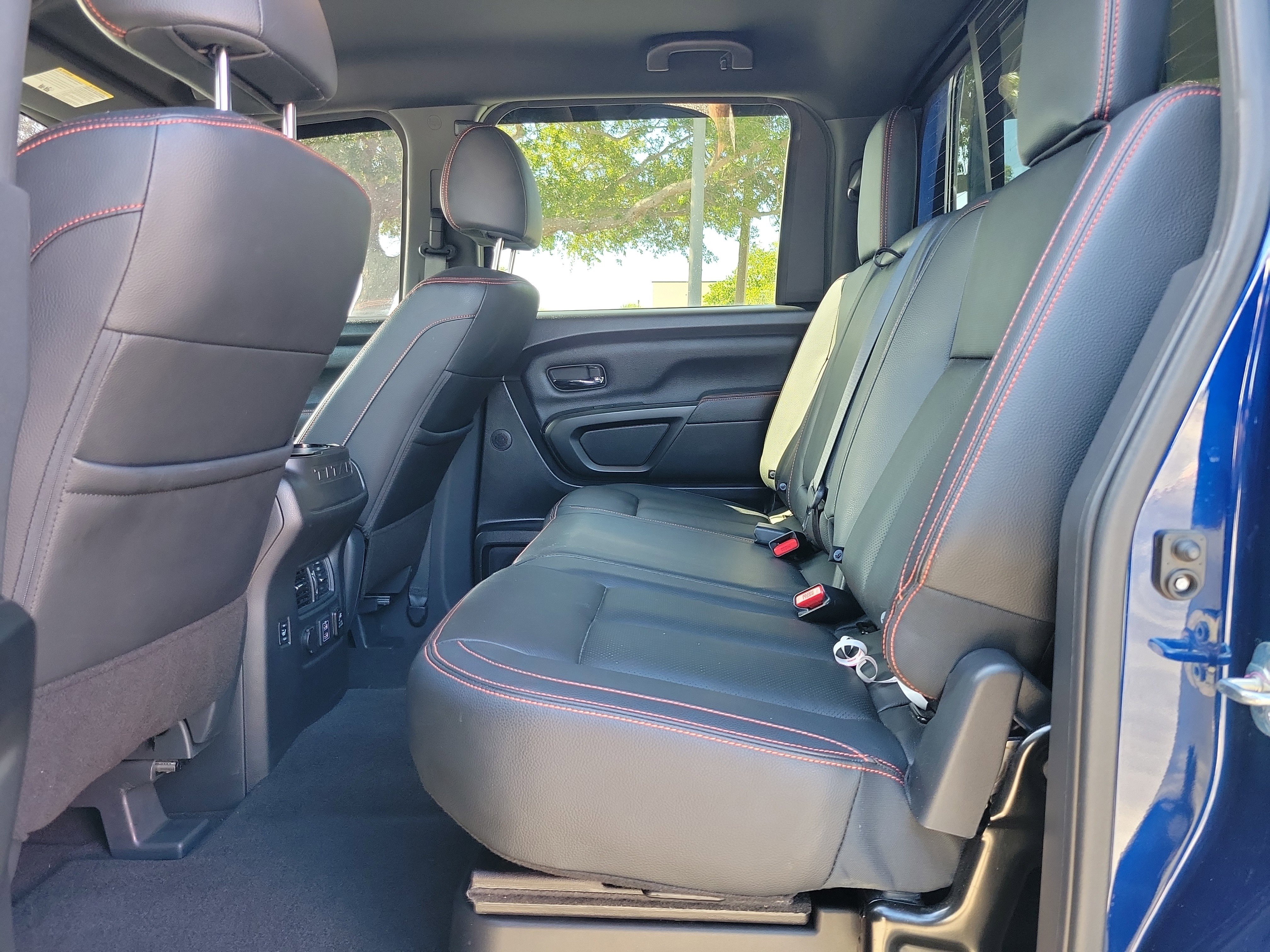 Used 2023 Nissan Titan PRO-4X w/ Pro-4x Convenience Package AWD/4WD image 7