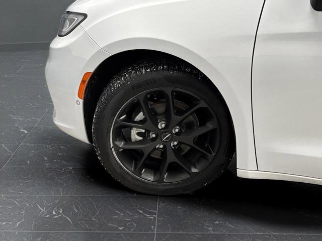 Used 2024 Chrysler Pacifica Limited w/ S Appearance Package image 36