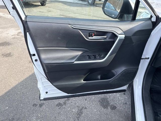 Used 2025 Toyota RAV4 XLE image 13