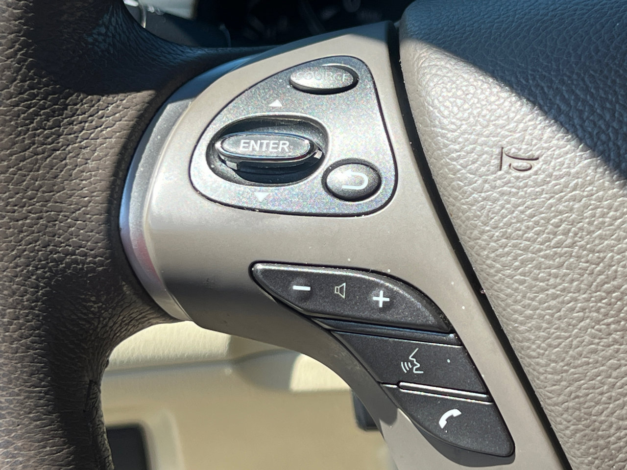 Used 2019 INFINITI Q70 Luxe image 20