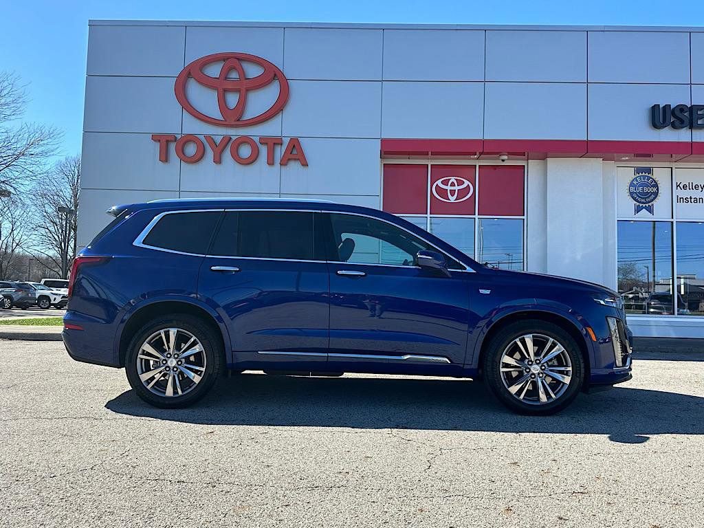 Used 2025 Cadillac XT6 Premium Luxury image 7