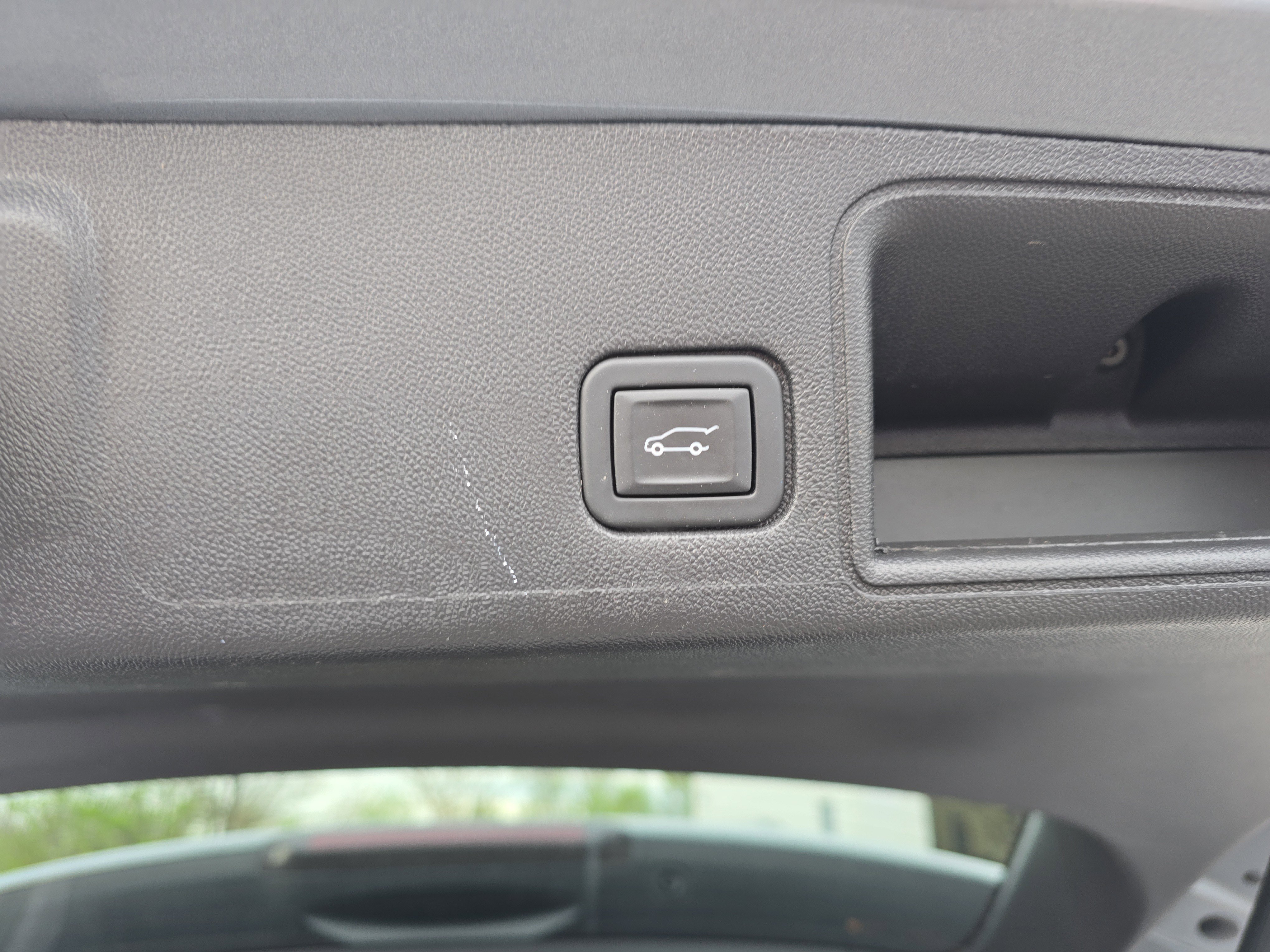 Used 2024 GMC Terrain SLT AWD/4WD image 6