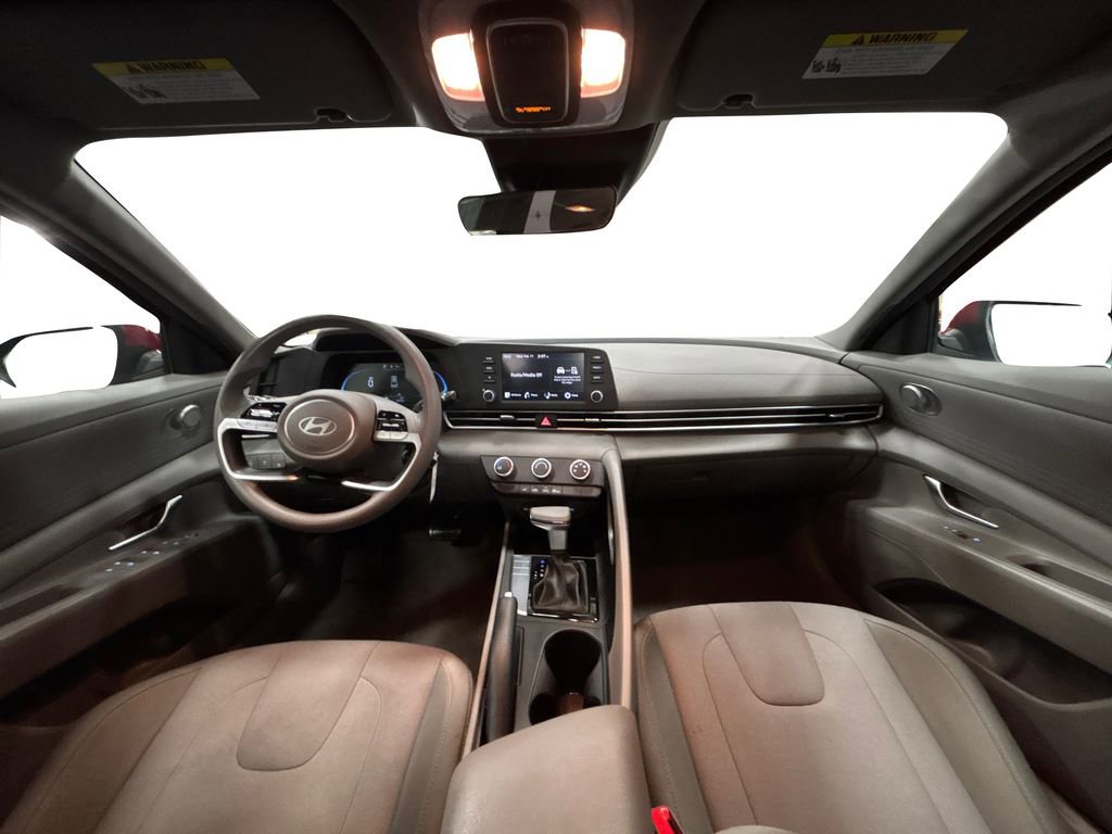 Used 2024 Hyundai Elantra SE image 17