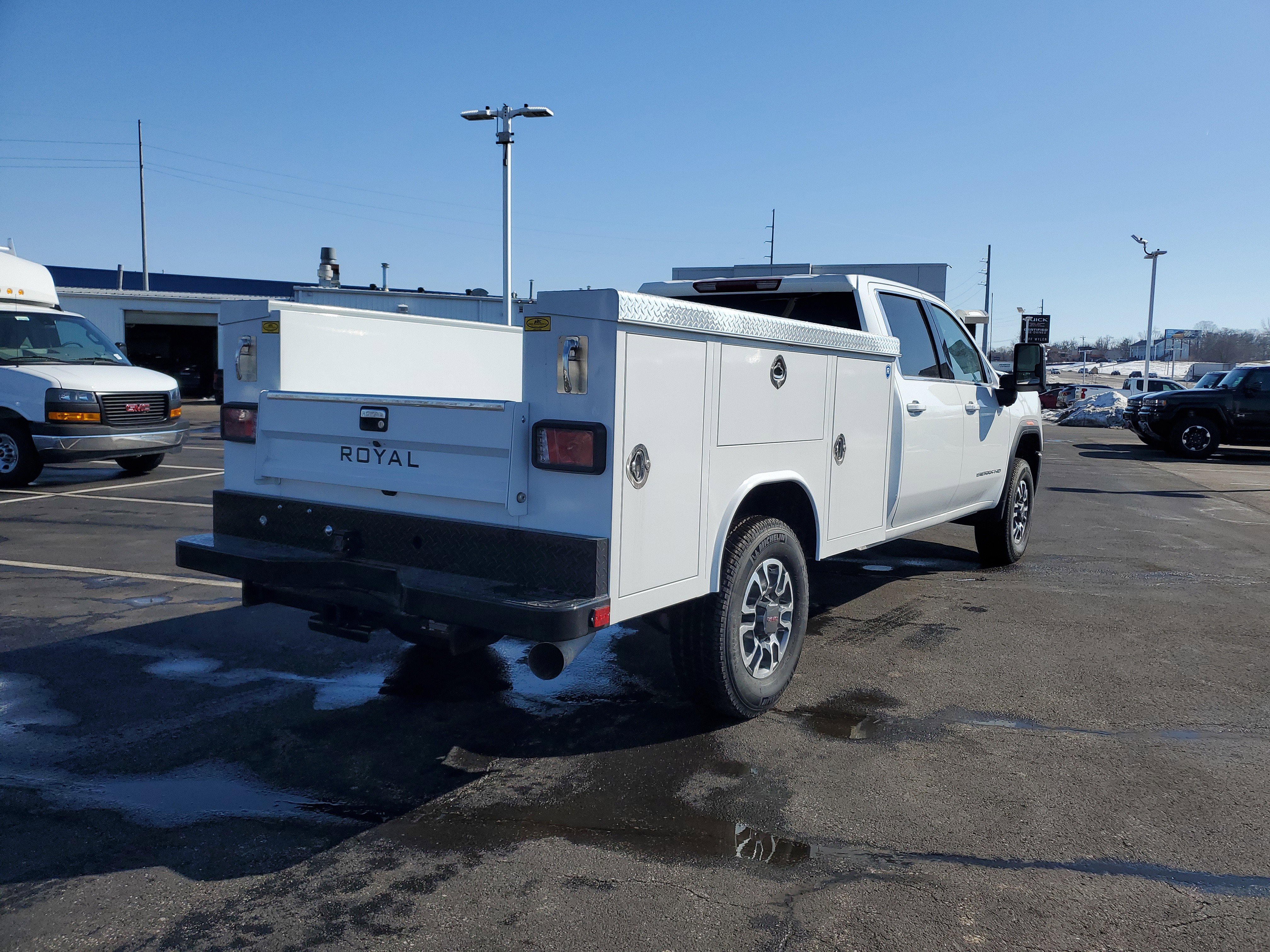 New 2025 GMC Sierra 3500 SLE w/ SLE Convenience Package image 4