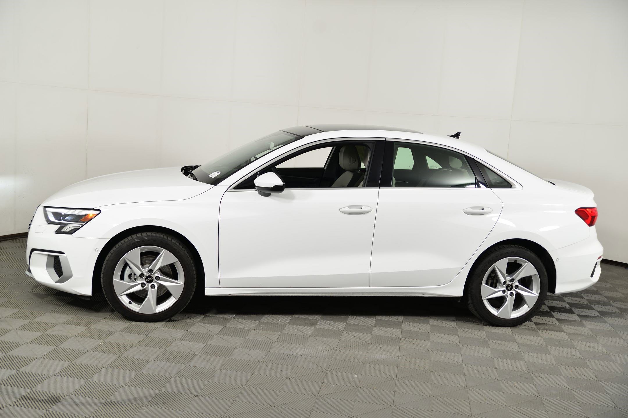 Used 2023 Audi A3 2.0T Premium w/ Convenience Package image 2