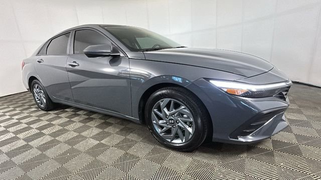 Used 2024 Hyundai Elantra SEL FWD video 2
