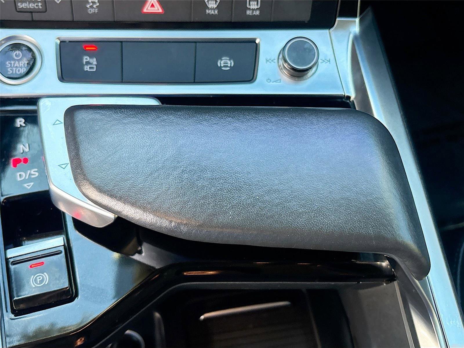 Used 2021 Audi e-tron Premium w/ Convenience Plus Package image 17