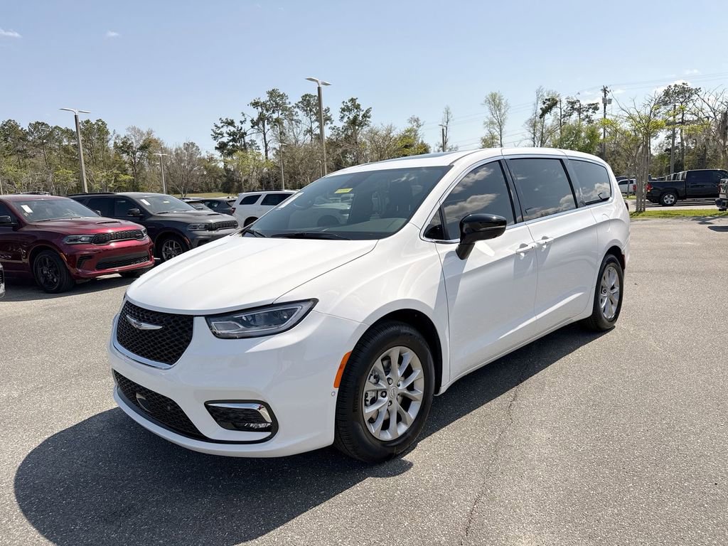 New 2026 Chrysler Pacifica Limited w/ Trailer Tow Group FWD image 6