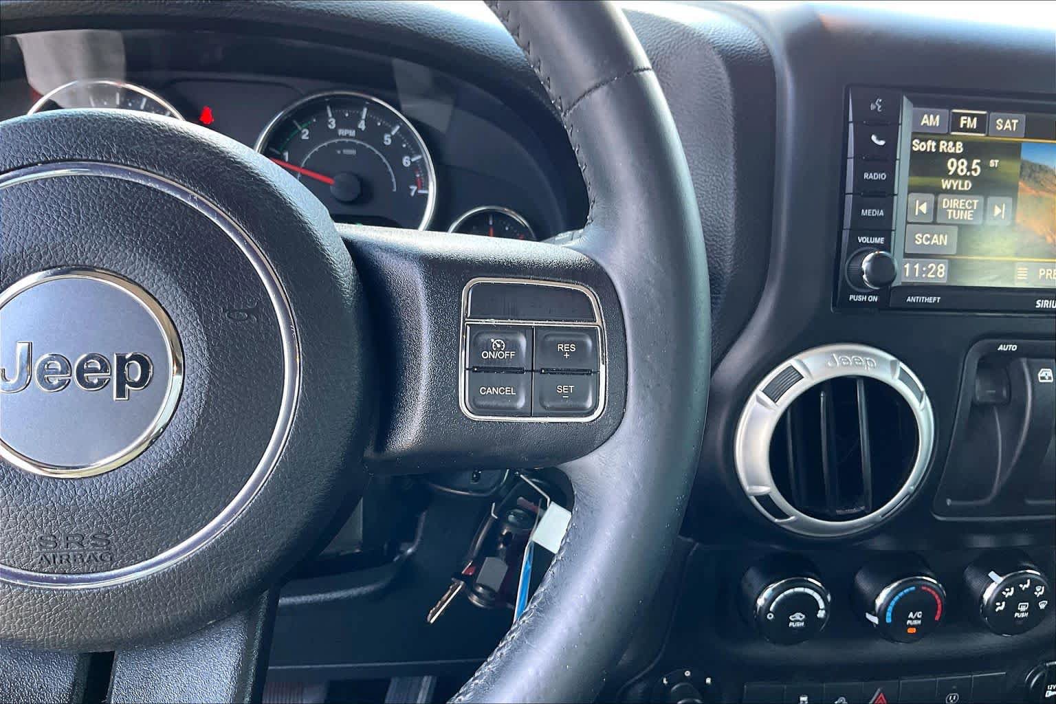 Used 2014 Jeep Wrangler Rubicon w/ Power Convenience Group AWD/4WD image 24