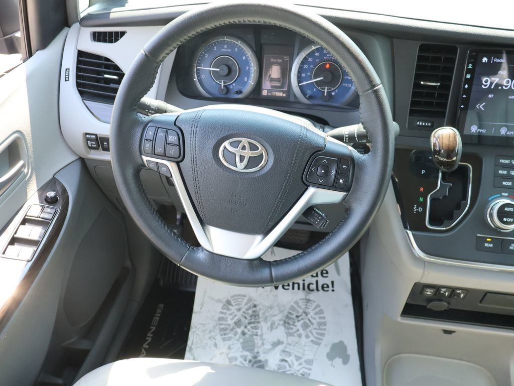 Used 2017 Toyota Sienna XLE FWD image 15