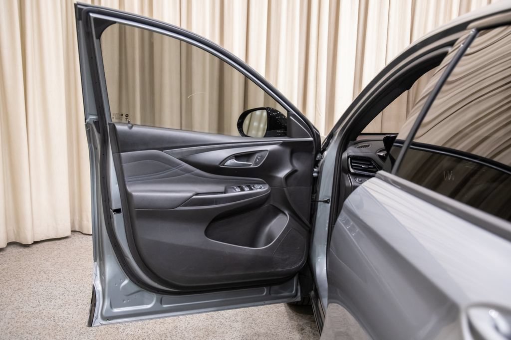 Used 2025 Buick Envista Sport Touring w/ Convenience I Package FWD image 8