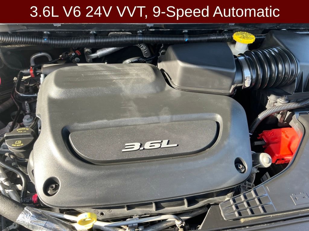 Used 2017 Chrysler Pacifica Limited w/ UConnect Theater Package image 3