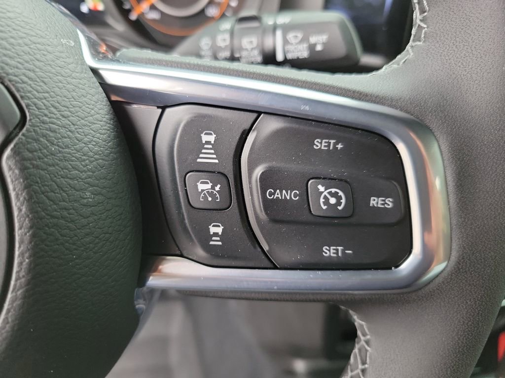 Used 2025 Jeep Wrangler Unlimited Sahara AWD/4WD image 29