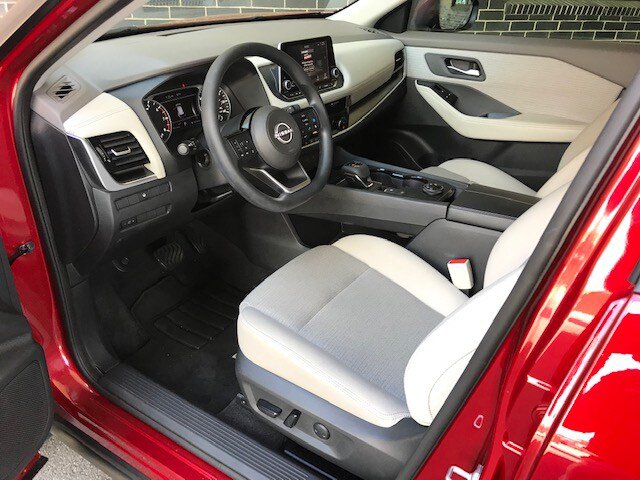 Used 2022 Nissan Rogue SV AWD/4WD image 16