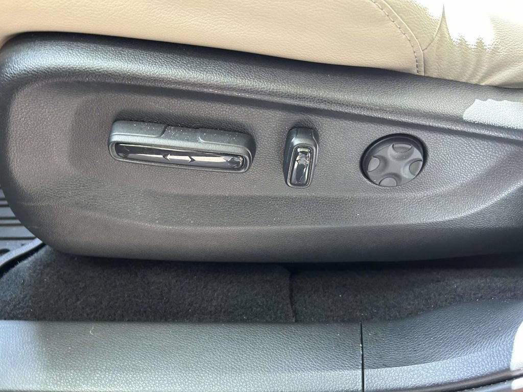 Used 2018 Honda CR-V Touring image 13