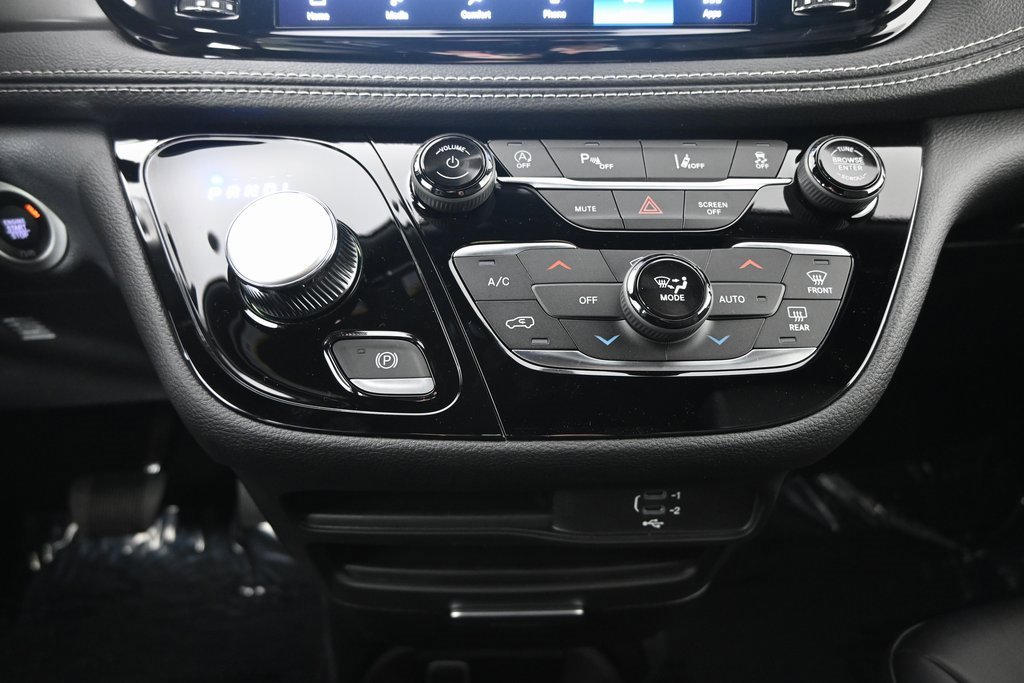 New 2026 Chrysler Pacifica Select image 30