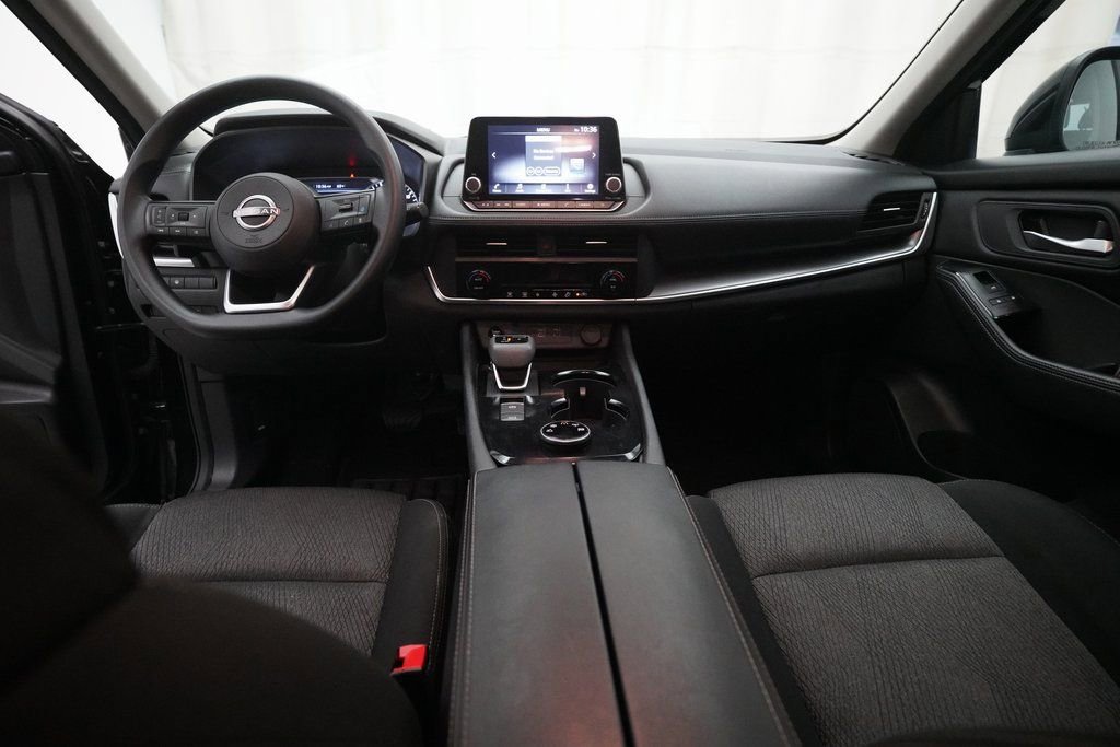 Used 2024 Nissan Rogue SV image 5