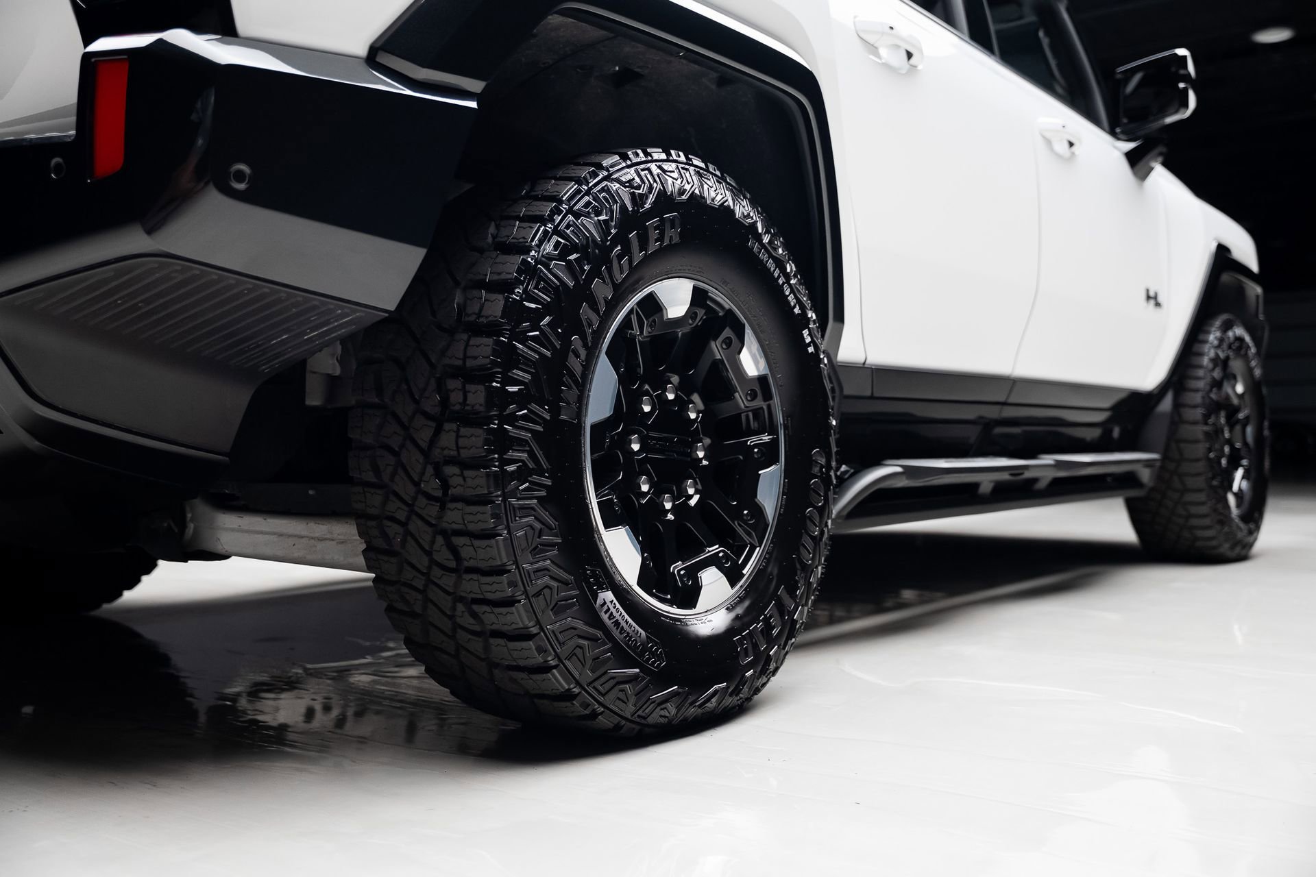 Used 2024 GMC Hummer EV 2X w/ Extreme Off-Road Package image 78