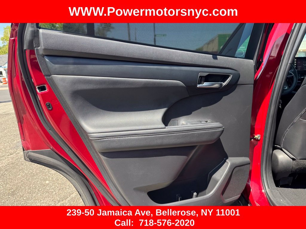 Used 2022 Toyota Highlander XSE FWD image 25