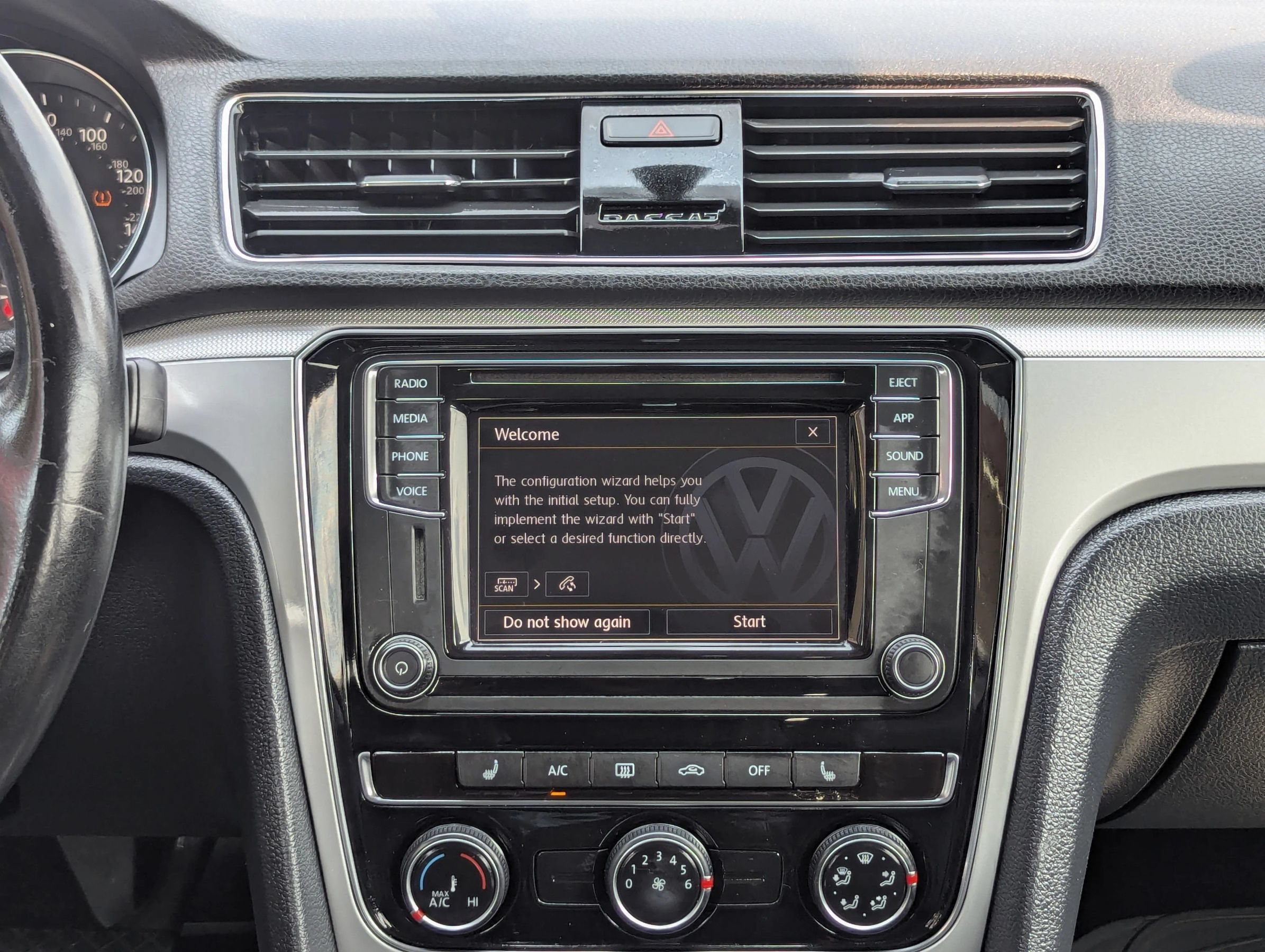 Used 2019 Volkswagen Passat 2.0T Wolfsburg w/ Wheels & Sunroof Package FWD image 14