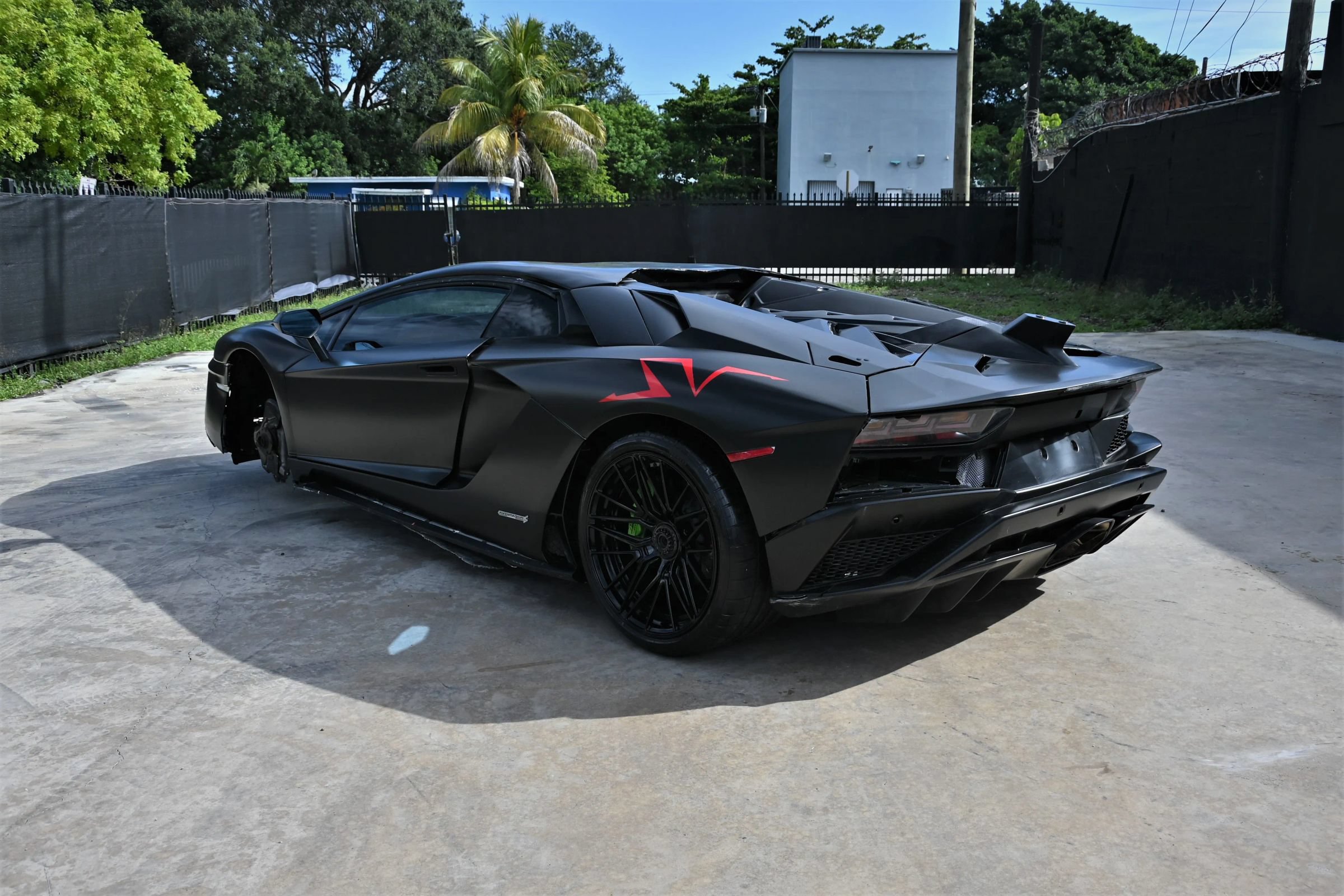 Used 2018 Lamborghini Aventador S AWD/4WD image 3