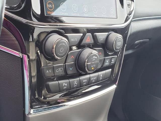 Used 2021 Jeep Grand Cherokee Limited w/ Luxury Group II image 27