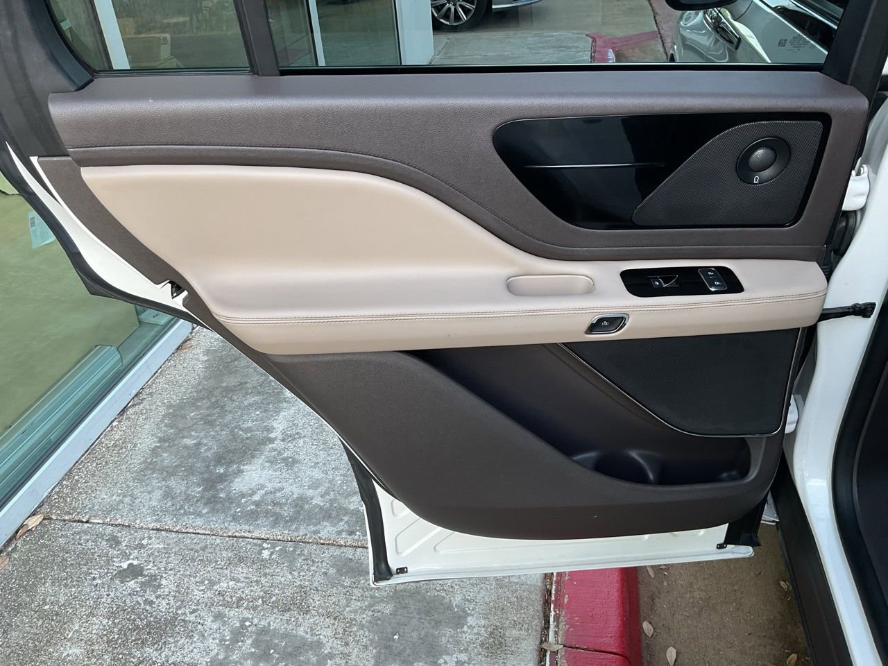 Used 2023 Lincoln Aviator Reserve w/ Equipment Group 201A image 23