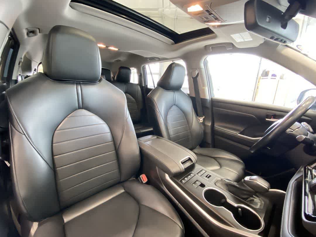 Certified 2021 Toyota Highlander XLE AWD/4WD image 28