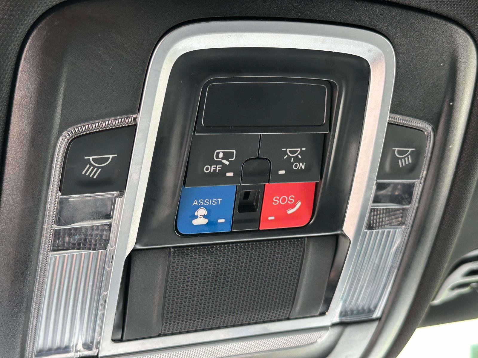 Used 2024 RAM 1500 Laramie AWD/4WD image 30