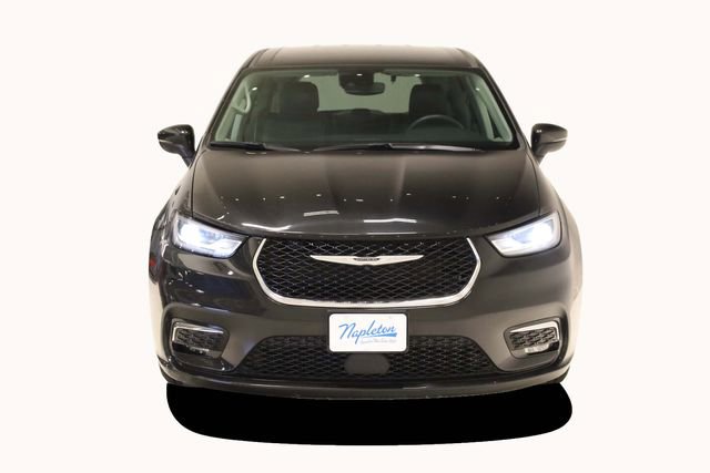 Used 2023 Chrysler Pacifica Touring-L image 3