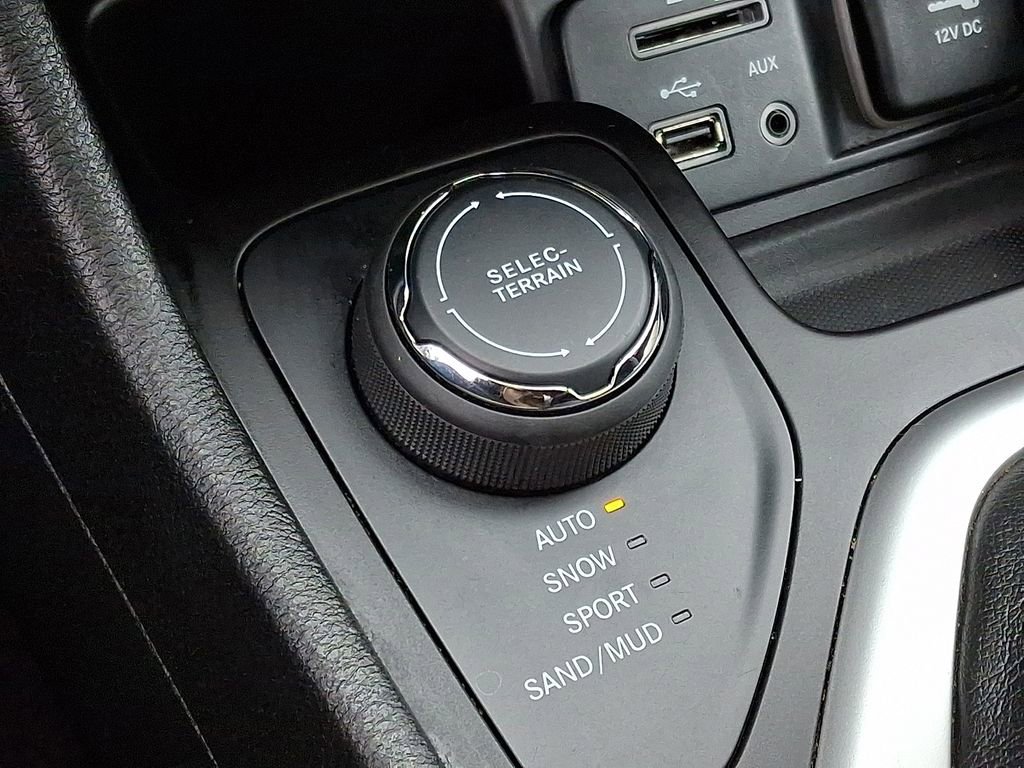 Used 2017 Jeep Cherokee Limited w/ Luxury Group image 22