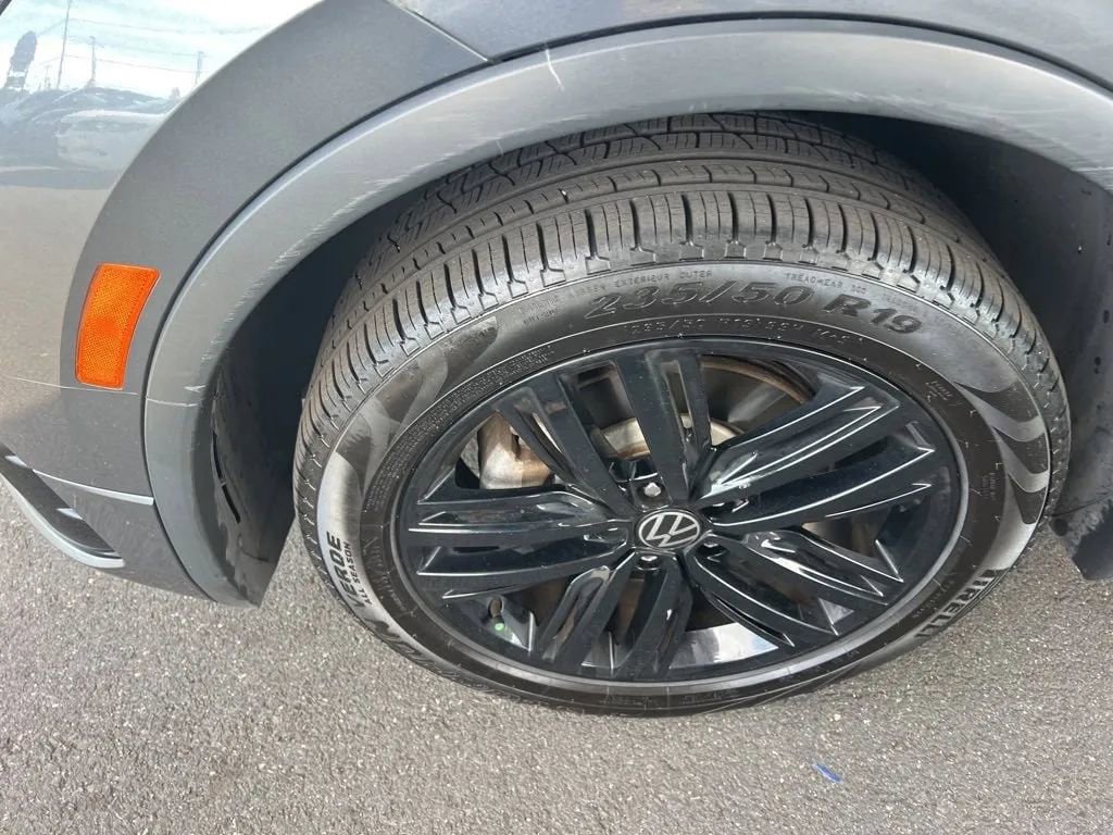 Used 2022 Volkswagen Tiguan SE R-Line image 22
