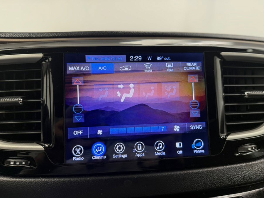 Used 2017 Chrysler Pacifica Touring w/ Tire & Wheel Group FWD image 57