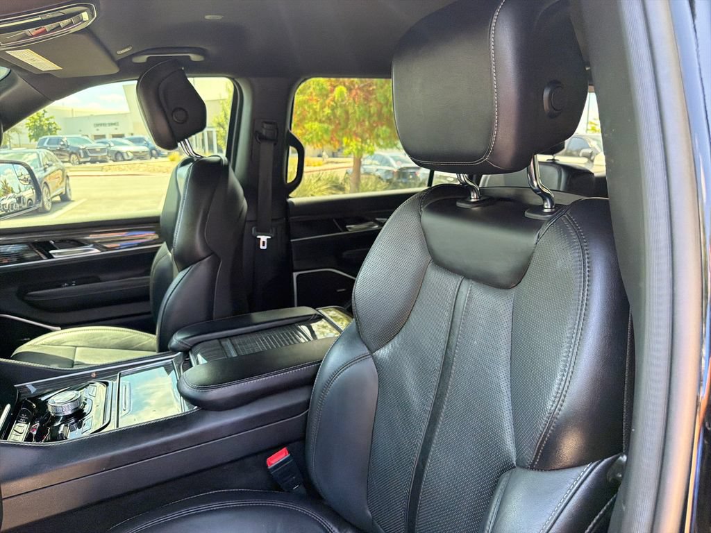 Used 2022 Jeep Wagoneer Series III w/ Flexible Seating Group AWD/4WD image 23