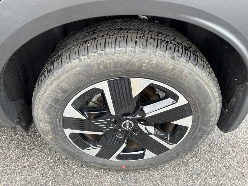 Certified 2025 Nissan Kicks SV AWD/4WD image 11