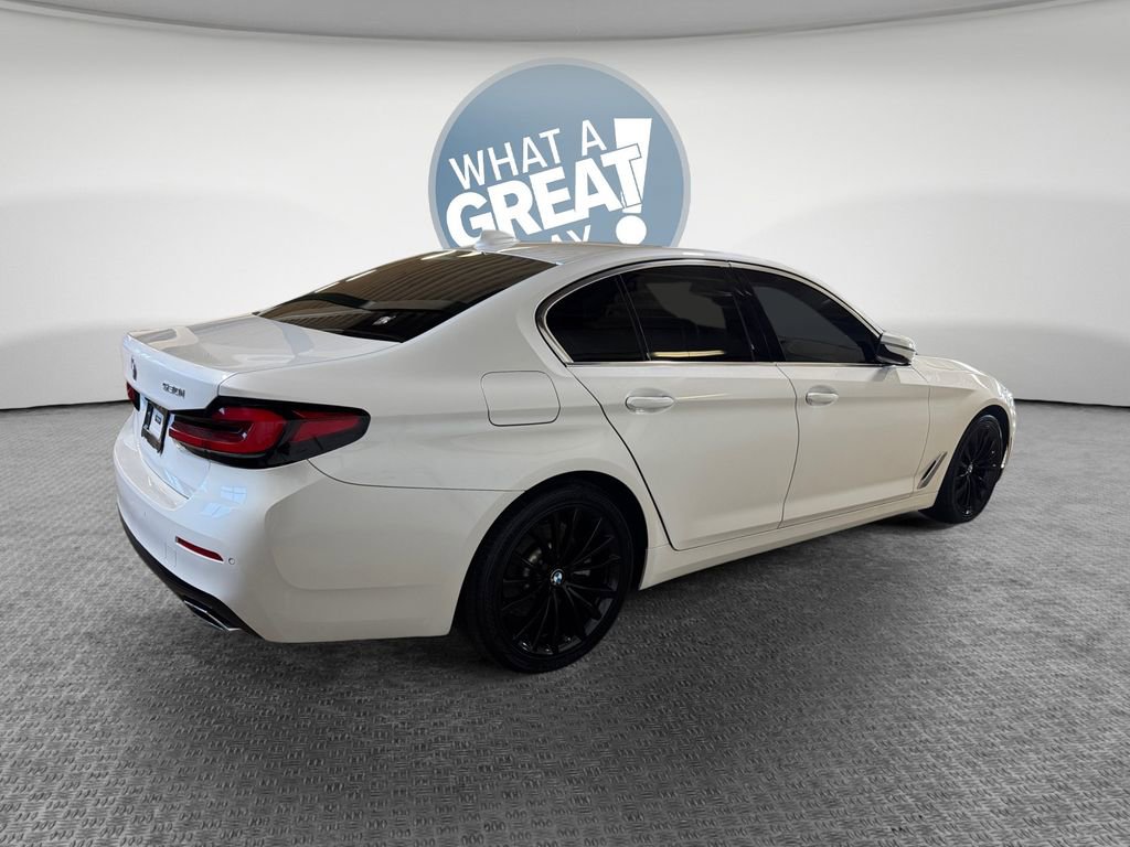 Used 2022 BMW 530i xDrive w/ Premium Package image 3