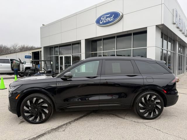 Used 2024 Lincoln Nautilus Reserve w/ Equipment Group 202A image 4