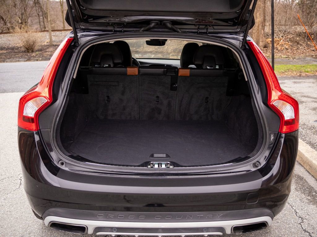 Used 2017 Volvo V60 T5 Cross Country w/ Convenience Package image 21