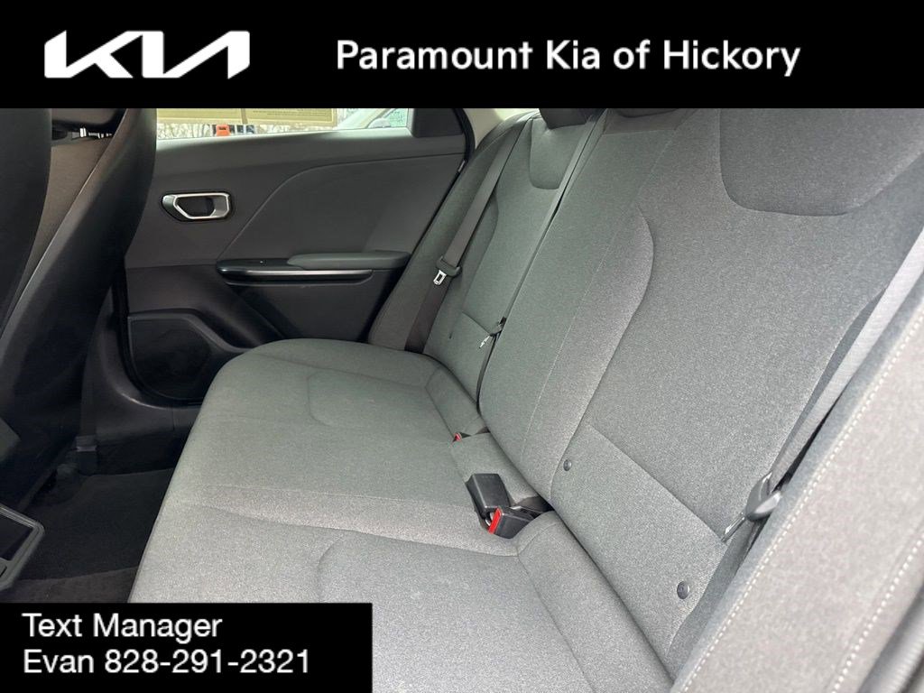 Used 2025 Kia K4 LX image 13