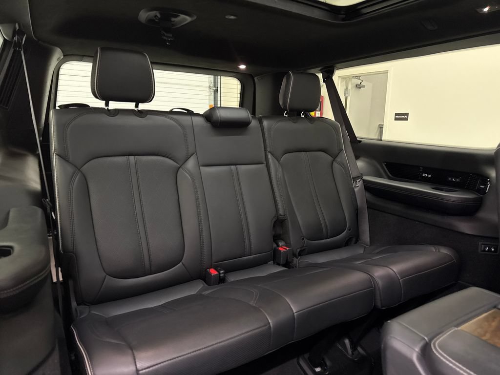 Used 2023 Jeep Grand Wagoneer L Series II AWD/4WD image 38