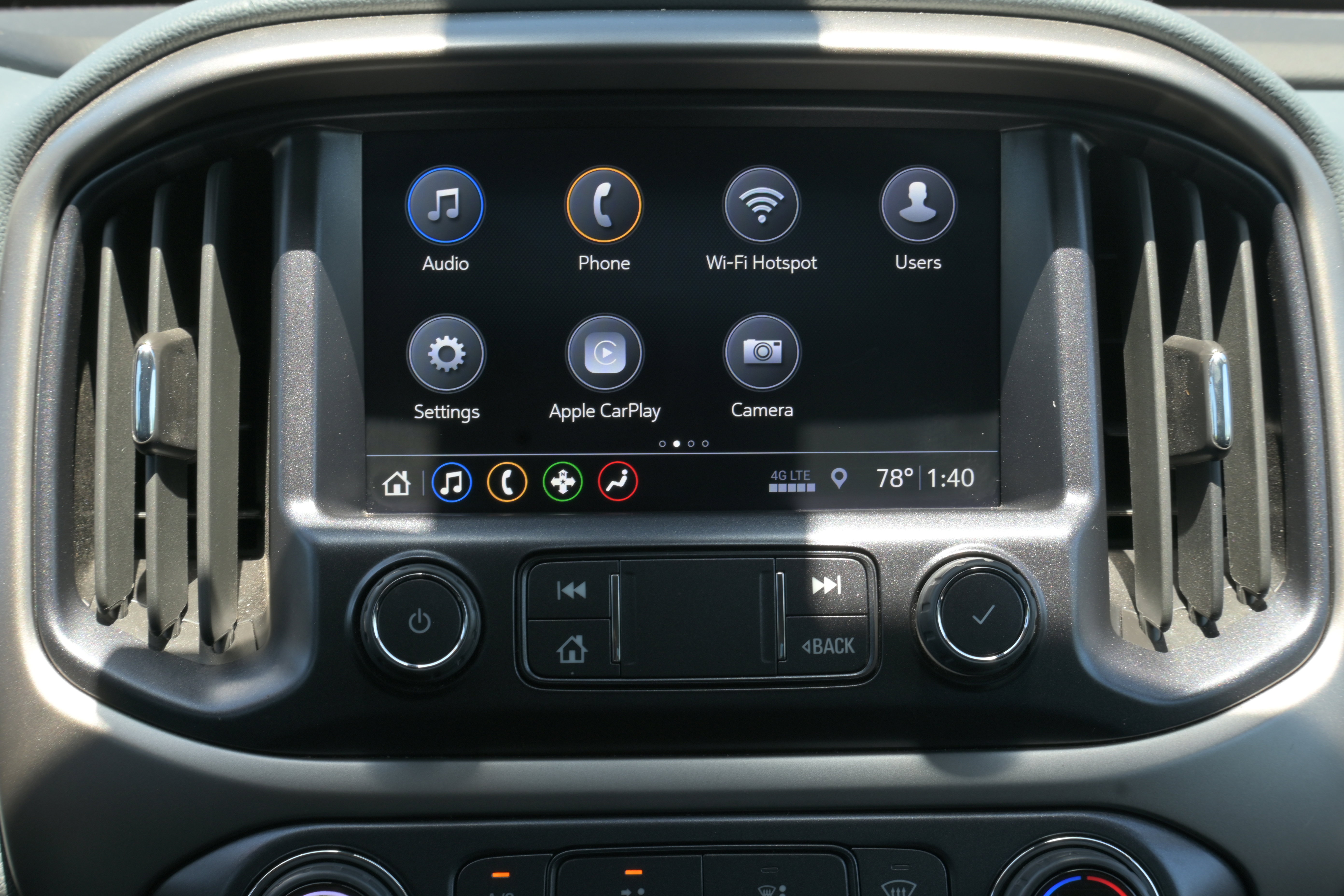 Used 2022 Chevrolet Colorado Z71 w/ Z71 Midnight Edition AWD/4WD image 19