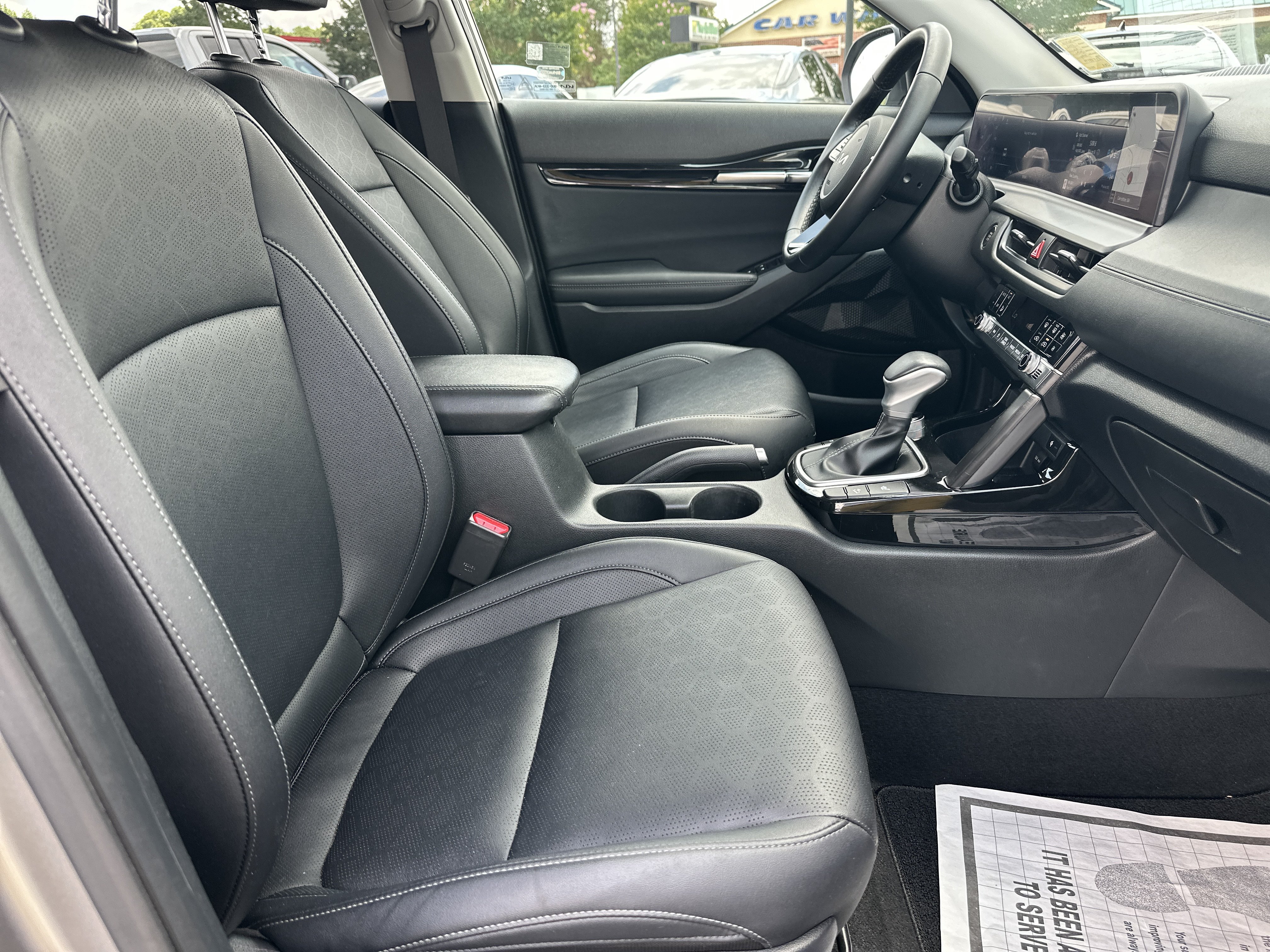 Used 2024 Kia Seltos EX FWD image 14